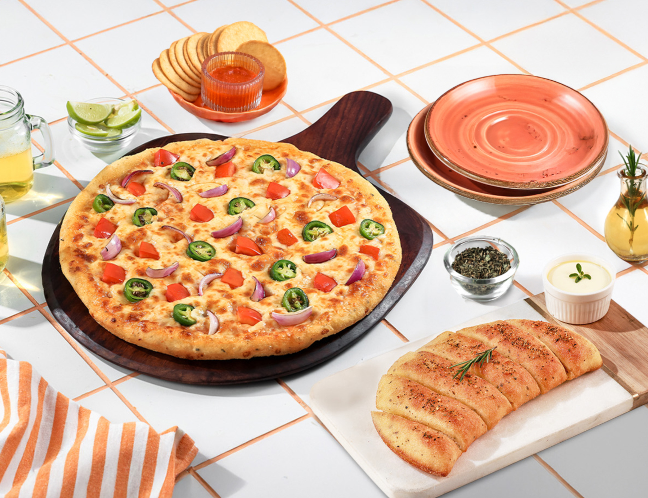Veggies Volcano Pizza [Big 10"] + Garlic Bread & Cheesy Dip