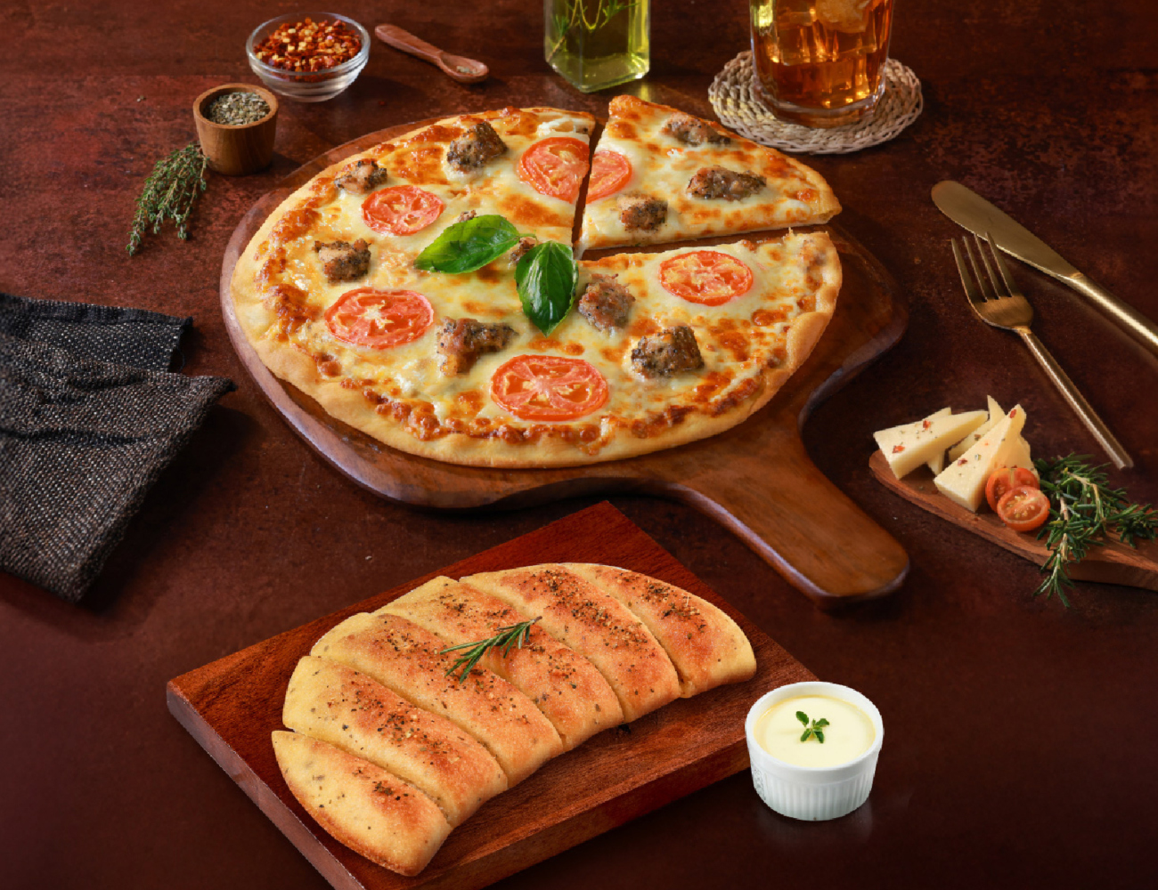 Herby Chicken Pizza [7" Regular] + Garlic Bread & Cheesy Dip