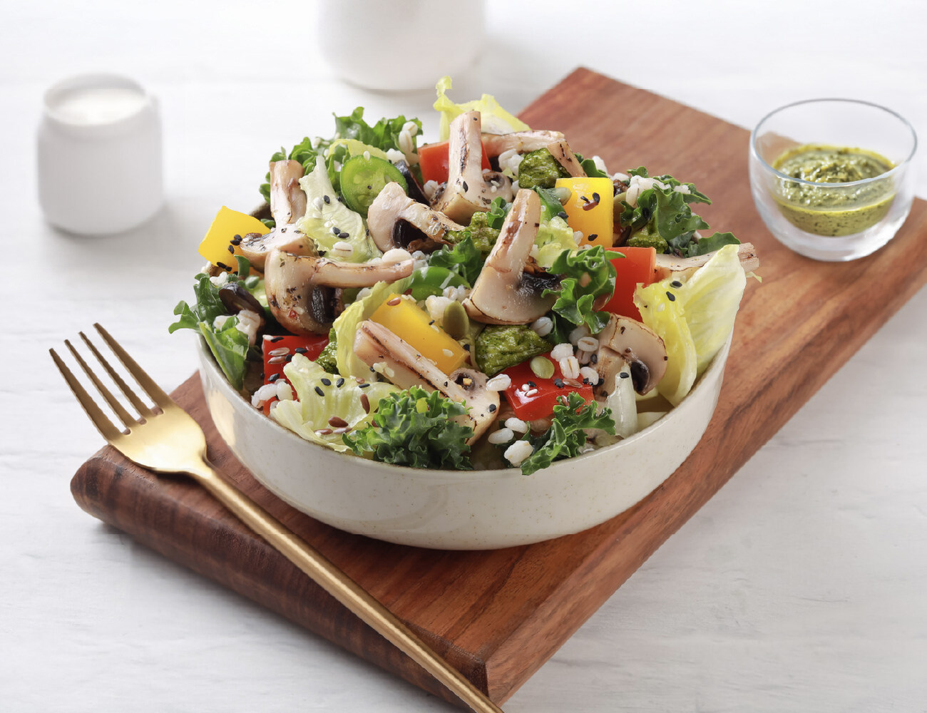 Pesto & Mushroom Merry Salad [425 Kcal, Low Calorie]
