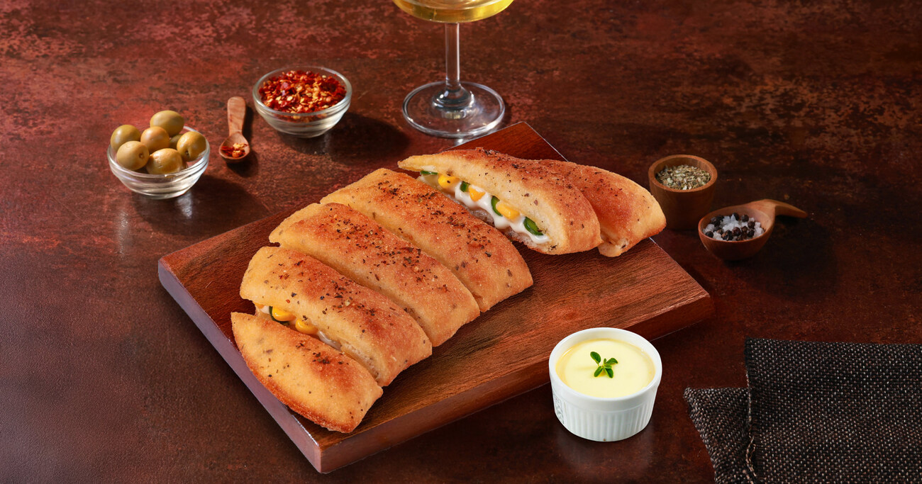 Tex-Mex Stuffed Garlic Breadsticks + Cheesy Dip [FREE]