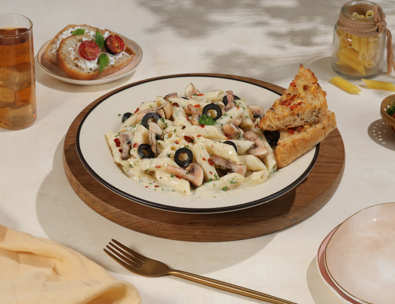 Olive & Mushroom Alfredo Pasta [White Sauce]