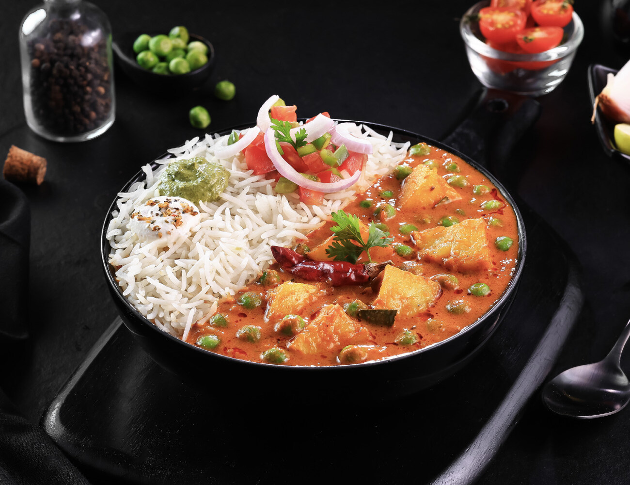 Aloo Matar Tariwale Steamed Rice Bowl